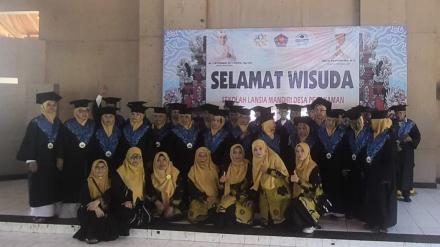 WISUDA LANSIA MANDIRI DESA PEGAYAMAN TAHUN 2025